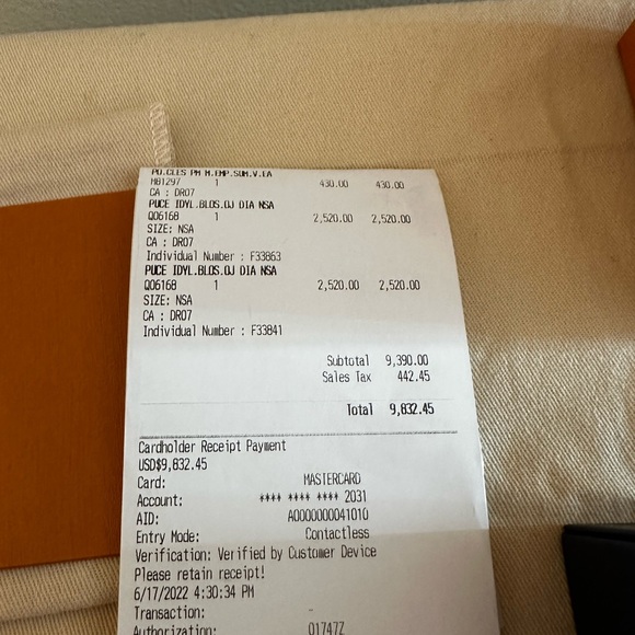 Authentic Louis Vuitton Idylle Blossom Diamond Earrings Yellow Gold - Picture 5 of 12